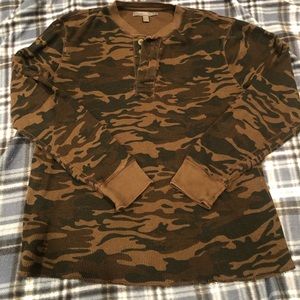 NWOT OLD NAVY  Xl Camo Henley top